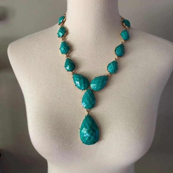 Amrita Singh Green & Gold Statement Necklace - Picture 3 of 7